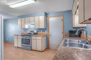 415 S 12th St, Saint Helens, OR 97051 - Photo 9