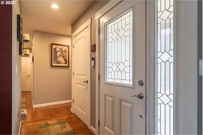 483 S State St, Sutherlin, OR 97479 - Photo 5