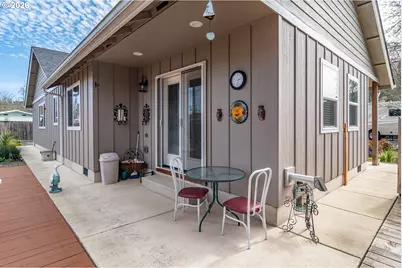 483 S State St, Sutherlin, OR 97479 - Photo 41