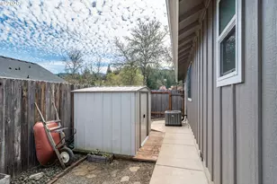 483 S State St, Sutherlin, OR 97479 - Photo 37