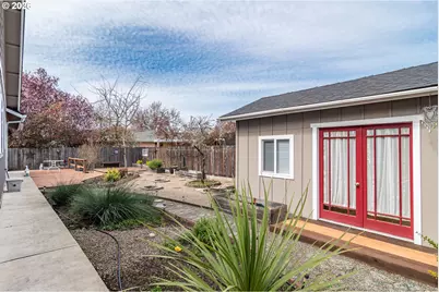 483 S State St, Sutherlin, OR 97479 - Photo 35