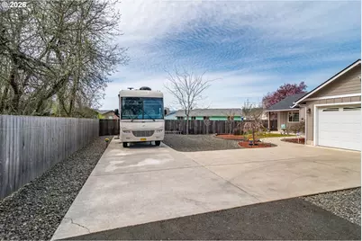 483 S State St, Sutherlin, OR 97479 - Photo 47