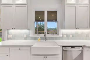 32996 Pacific Bellevue Ln, Warrenton, OR 97146 - Photo 11