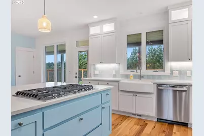 32996 Pacific Bellevue Ln, Warrenton, OR 97146 - Photo 9