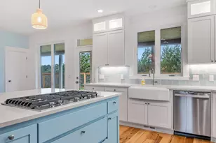 32996 Pacific Bellevue Ln, Warrenton, OR 97146 - Photo 9