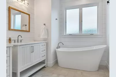 32996 Pacific Bellevue Ln, Warrenton, OR 97146 - Photo 23