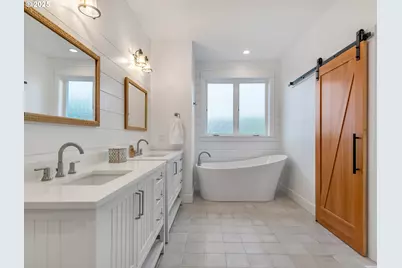 32996 Pacific Bellevue Ln, Warrenton, OR 97146 - Photo 21