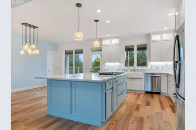 32996 Pacific Bellevue Ln, Warrenton, OR 97146 - Photo 7