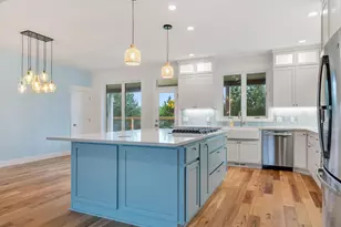 32996 Pacific Bellevue Ln, Warrenton, OR 97146 - Photo 7