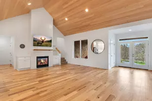 32996 Pacific Bellevue Ln, Warrenton, OR 97146 - Photo 3