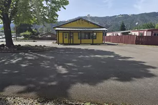 260 Mountain View Ave, Myrtle Creek, OR 97457 - Photo 1