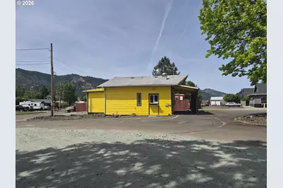 260 Mountain View Ave, Myrtle Creek, OR 97457 - Photo 25