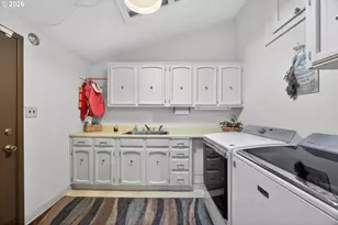 10685 Oak Dr SE, Salem, OR 97306 - Photo 13