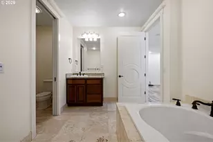 34394 Deerwood Dr, Eugene, OR 97405 - Photo 29