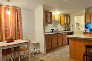 550 S State St, Sutherlin, OR 97479 - Photo 9