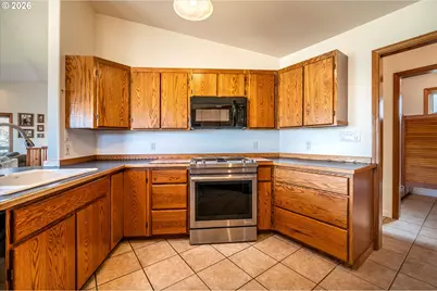 322 5th Ave, Coos Bay, OR 97420 - Photo 15