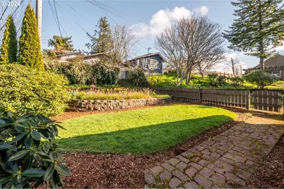 322 5th Ave, Coos Bay, OR 97420 - Photo 39