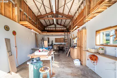 322 5th Ave, Coos Bay, OR 97420 - Photo 35