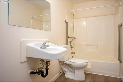 665 SE 197th Ave, Portland, OR 97233 - Photo 17