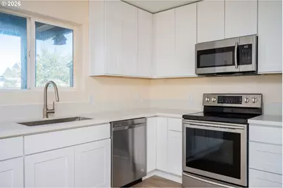 665 SE 197th Ave, Portland, OR 97233 - Photo 9