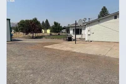 160 S 17th St, Elgin, OR 97827 - Photo 3