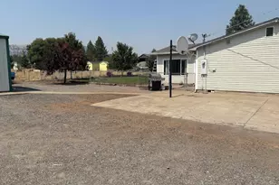 160 S 17th St, Elgin, OR 97827 - Photo 3