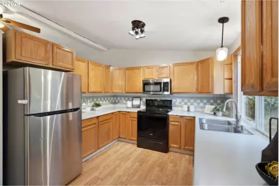 112 SW 19th Ave, Battle Ground, WA 98604 - Photo 9