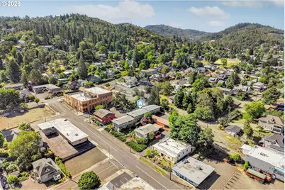 821 SE Mosher Ave, Roseburg, OR 97470 - Photo 35