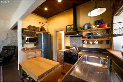 908 E 2nd St, The Dalles, OR 97058 - Photo 21