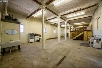 908 E 2nd St, The Dalles, OR 97058 - Photo 9