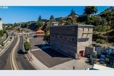 908 E 2nd St, The Dalles, OR 97058 - Photo 5