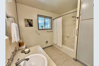 55433 McKenzie Hwy, Blue River, OR 97413 - Photo 15