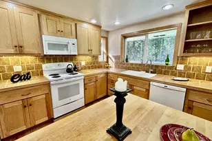 55433 McKenzie Hwy, Blue River, OR 97413 - Photo 3