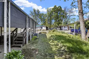 101 Athena Ln, Roseburg, OR 97470 - Photo 35