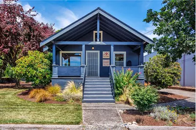2105 SE Ochoco St, Portland, OR 97222 - Photo 1