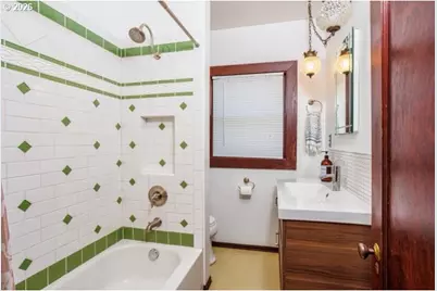 2105 SE Ochoco St, Portland, OR 97222 - Photo 9