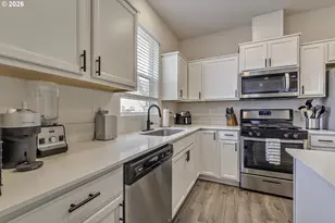 898 N 18th Ave, Cornelius, OR 97113 - Photo 9