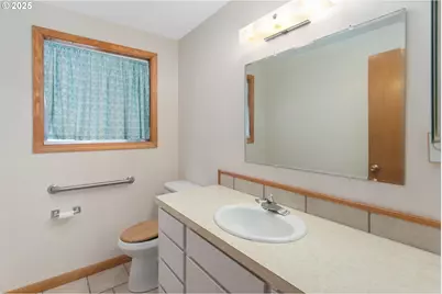 1383 Thompson Rd, Woodburn, OR 97071 - Photo 11