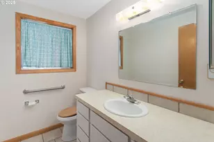 1383 Thompson Rd, Woodburn, OR 97071 - Photo 11