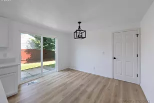 1041 Fabry Rd, Salem, OR 97306 - Photo 7