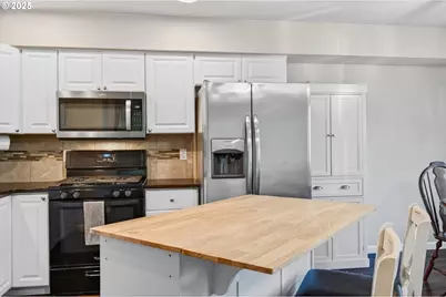 445 S 4th St, Saint Helens, OR 97051 - Photo 9