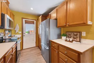 10324 NE Fargo St, Portland, OR 97220 - Photo 13