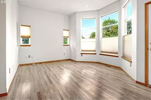 10324 NE Fargo St, Portland, OR 97220 - Photo 5