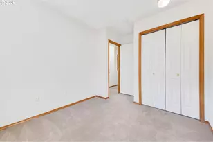 10324 NE Fargo St, Portland, OR 97220 - Photo 23