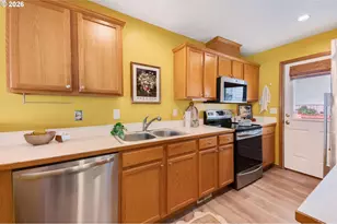 10324 NE Fargo St, Portland, OR 97220 - Photo 11