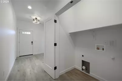 306 19th St, Springfield, OR 97477 - Photo 13