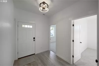 306 19th St, Springfield, OR 97477 - Photo 3