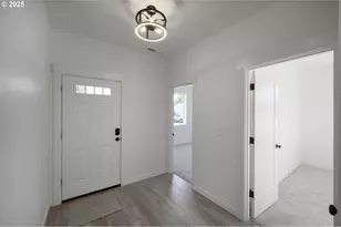 306 19th St, Springfield, OR 97477 - Photo 3