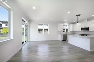 306 19th St, Springfield, OR 97477 - Photo 33