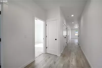 306 19th St, Springfield, OR 97477 - Photo 21